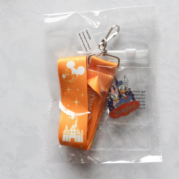Disneyland Lanyard & Collector Pin with ID Ticket Holder NEW Donald Daisy - Picture 4 of 4
